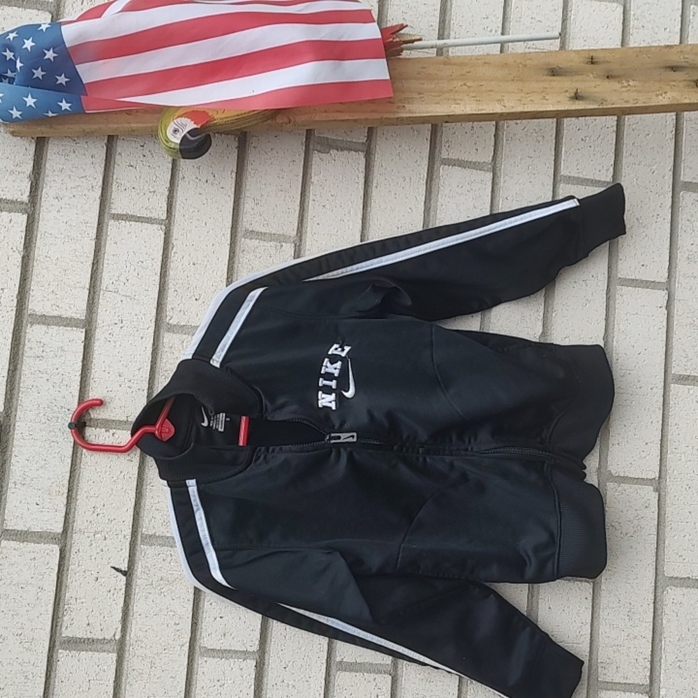 Black Nike Jacket* - Picture 3 of 10